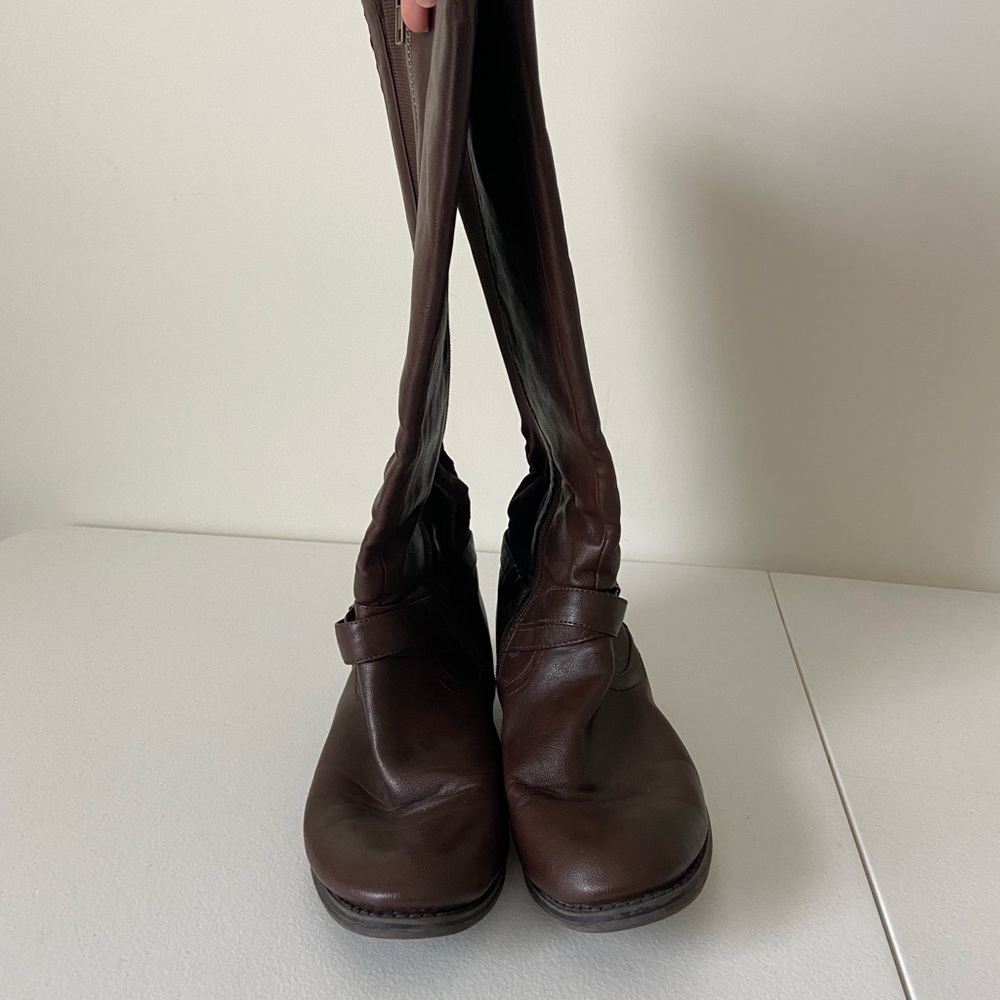 EUC | Women’s brown tall double zip strap buckle boots size 7 - Picture 2 of 8